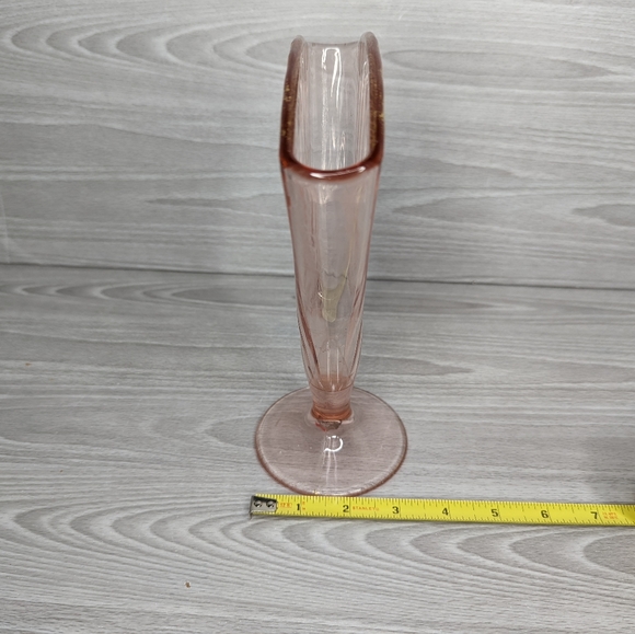 Vintage Depression Pink Glass Fan Shaped Flower Vase - Picture 7 of 9
